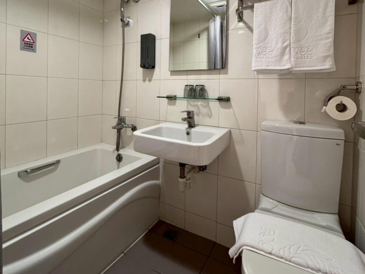Comfort Double Room bathroom