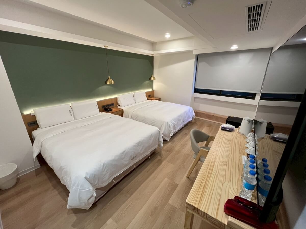 Four People Family Room