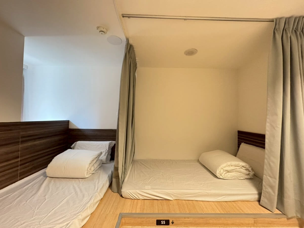 6-person girls' dormitory