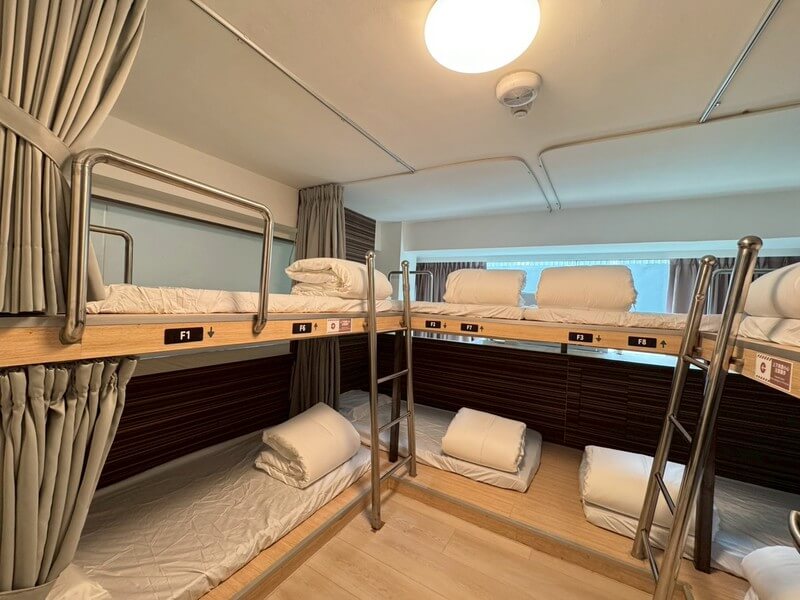 8-person male dormitory room