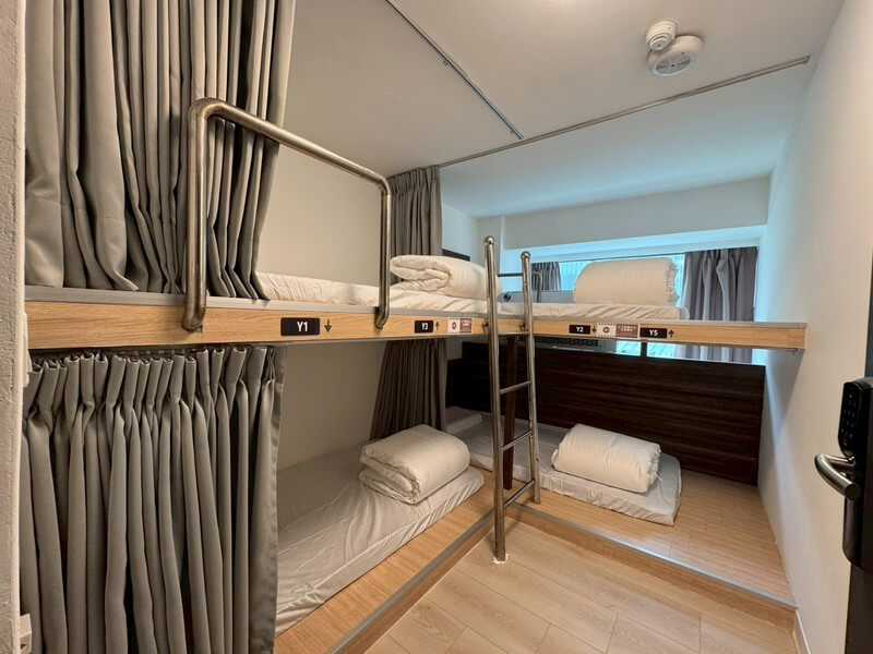 4-person mixed dormitory room ladder